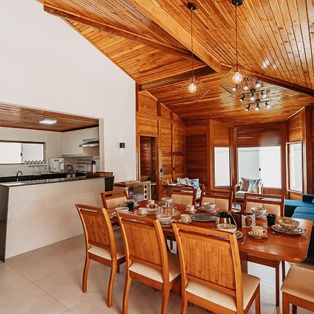 Casadecastelhanos, Quadra Do Mar De Castelhanos, 4 Suites Com Ar, Churrasqueira, Piscina, Hidromassagem, Cozinha Integrada Gourmet Ideal Para Familia E Amigos Аншиета Екстериор снимка