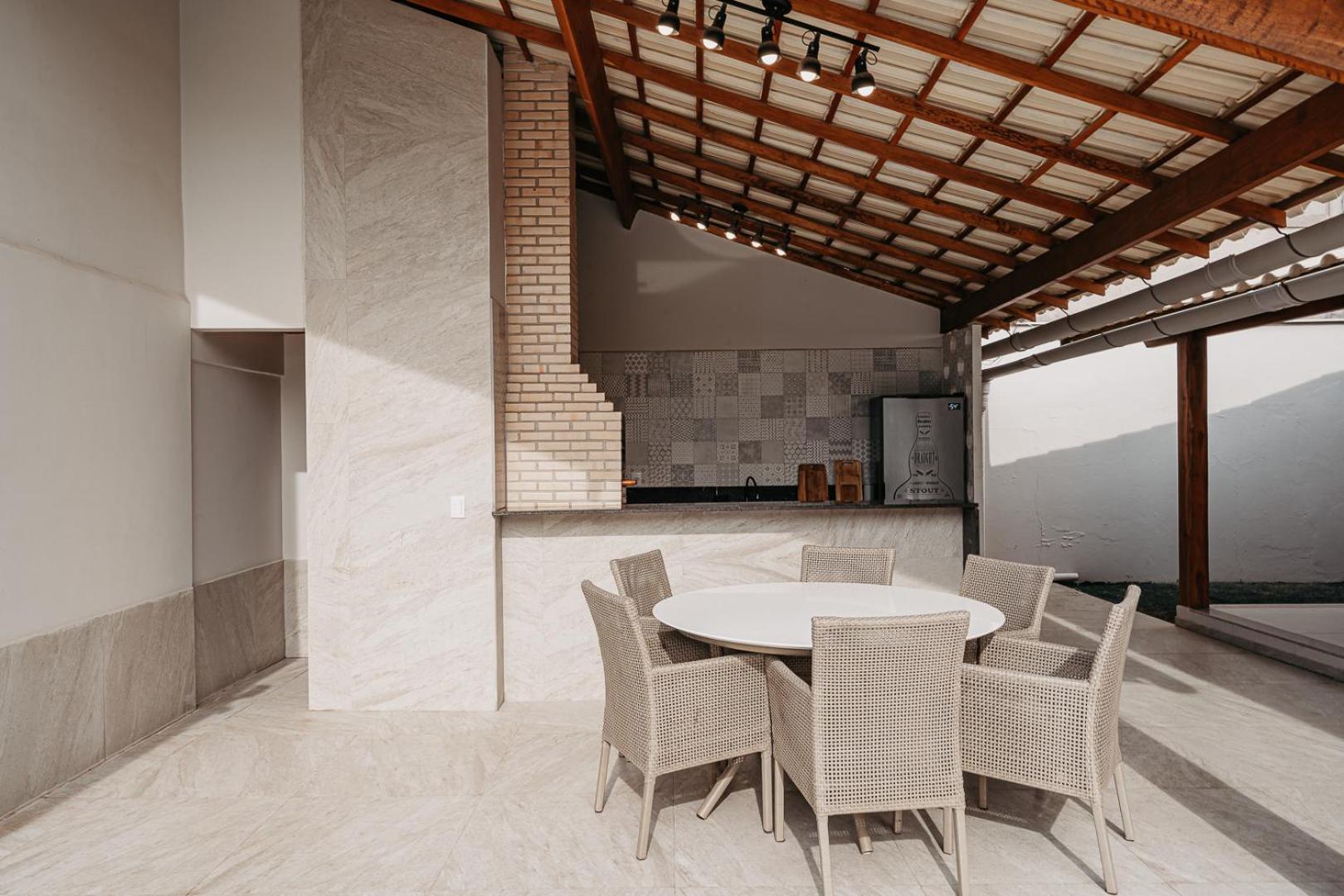 Casadecastelhanos, Quadra Do Mar De Castelhanos, 4 Suites Com Ar, Churrasqueira, Piscina, Hidromassagem, Cozinha Integrada Gourmet Ideal Para Familia E Amigos Аншиета Екстериор снимка