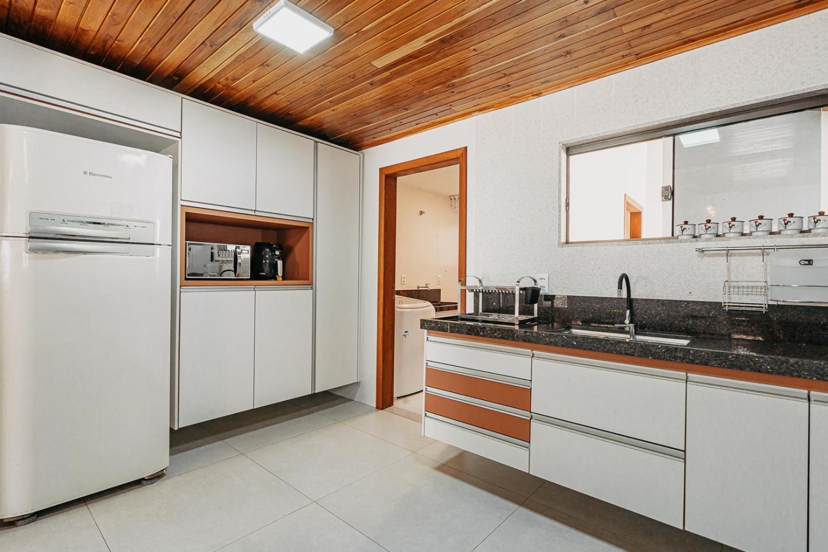 Casadecastelhanos, Quadra Do Mar De Castelhanos, 4 Suites Com Ar, Churrasqueira, Piscina, Hidromassagem, Cozinha Integrada Gourmet Ideal Para Familia E Amigos Аншиета Екстериор снимка